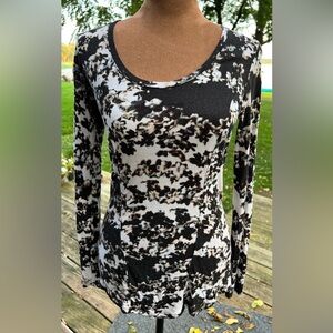 Black and White Floral Blouse —Simply Vera Vera Wang